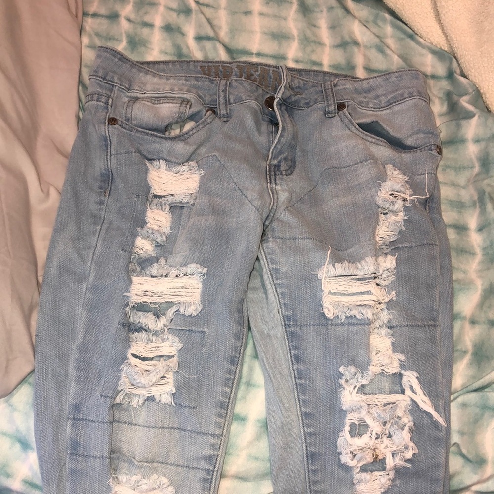 Ripped boyfriends jeans